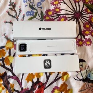 Apple Watch SE + Strap